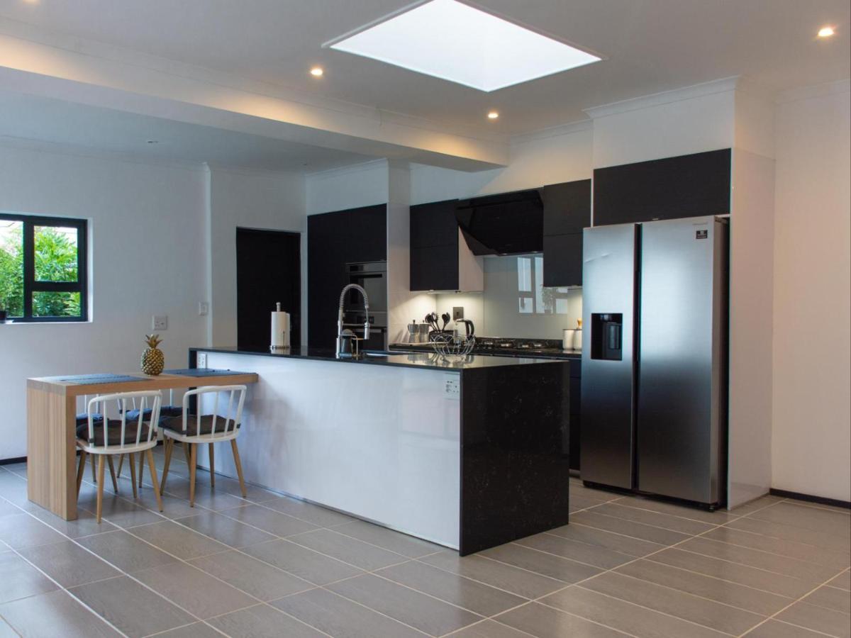 Zwelakho Furnished Apartments The Cube Johannesburg Exterior foto