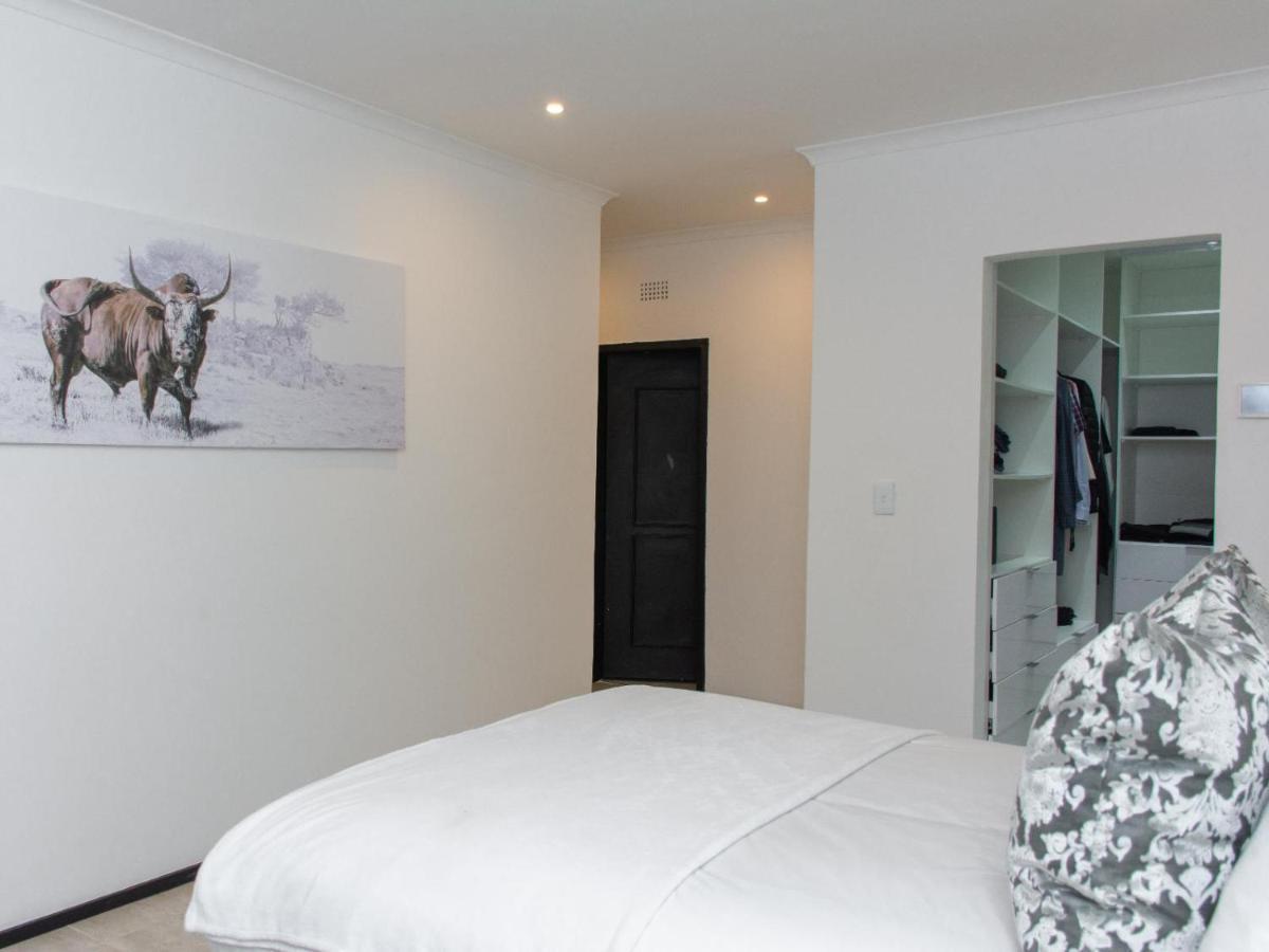 Zwelakho Furnished Apartments The Cube Johannesburg Exterior foto