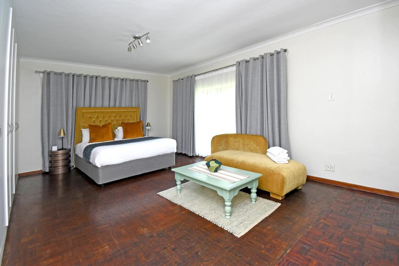 Zwelakho Furnished Apartments The Cube Johannesburg Exterior foto