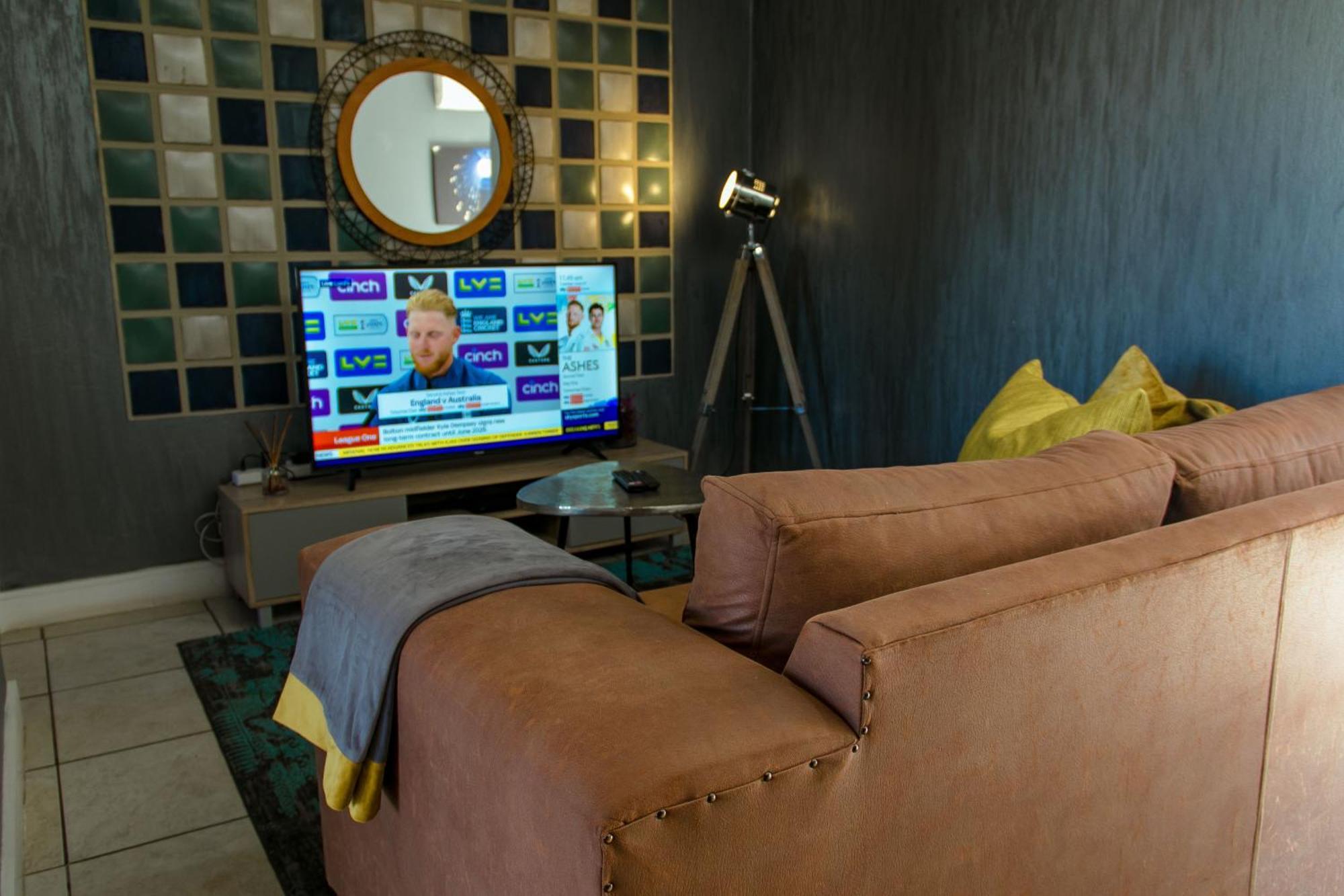 Zwelakho Furnished Apartments The Cube Johannesburg Exterior foto