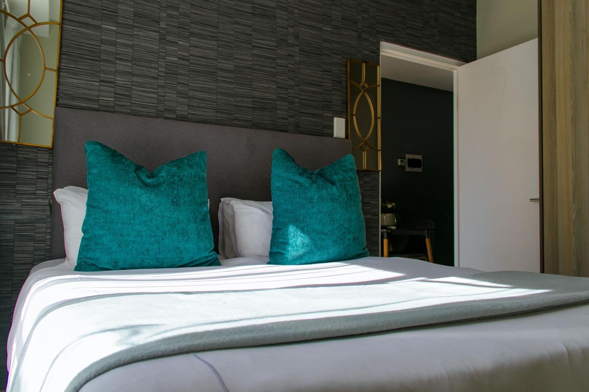 Zwelakho Furnished Apartments The Cube Johannesburg Exterior foto