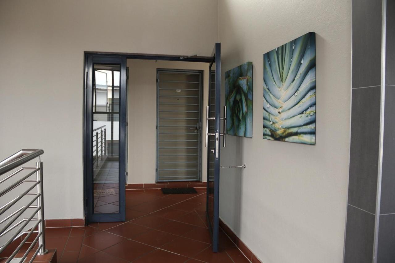Zwelakho Furnished Apartments The Cube Johannesburg Exterior foto